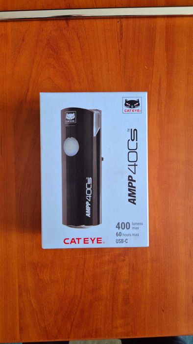 Преден фар светлина за велосипед Cat Eye Ampp 400s