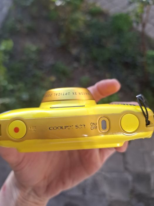 Компактен дигитален фотоапарат Nikon Coolpix S32, водо и удароустойчив
