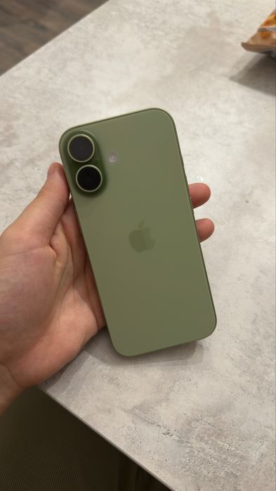 Продам Iphone 17. Куплен в магазине Мечта,