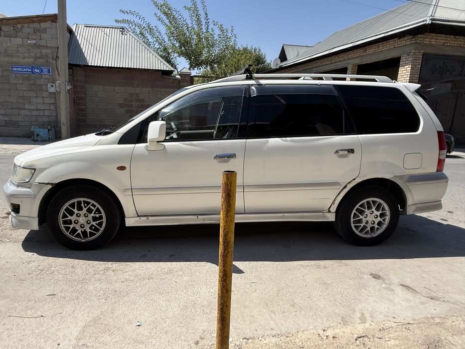 Mitsubiwi Машина1999
