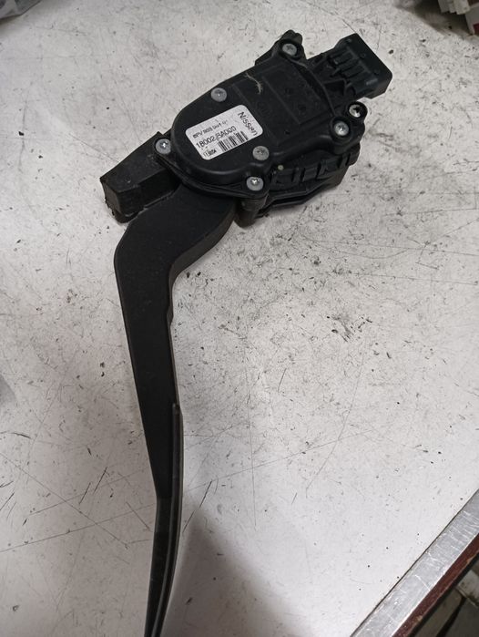 Pedala Acceleratie Nissan Frontier Ii D40 [ 2005 - 2009 ] 18002Ba000