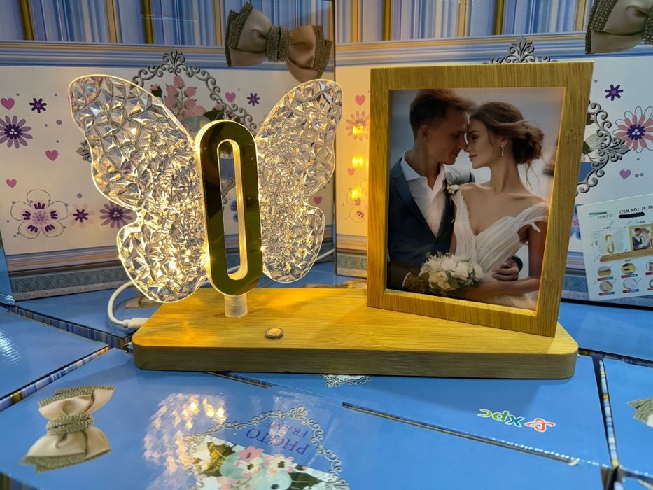Lampa cu rama foto pe suport lemn cu USB