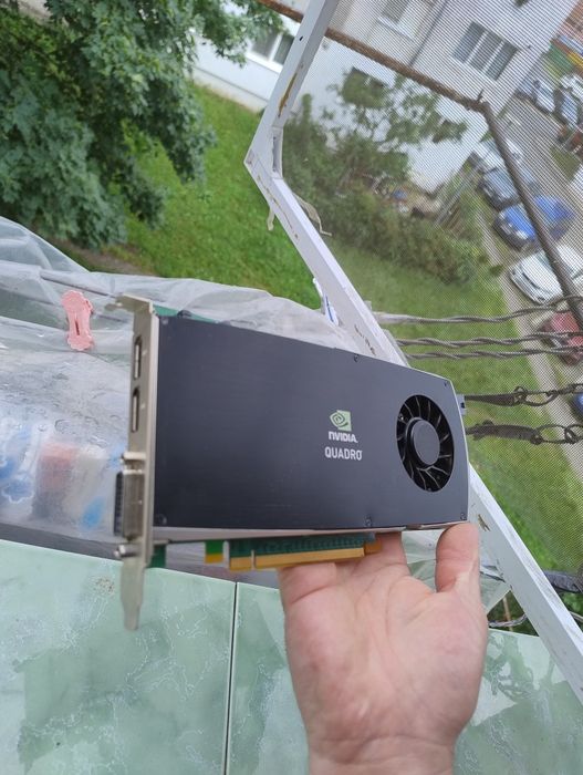 Placă video - Nvidia Quatro FX 3800 -1 GB 256 bit( doar Sibiu)