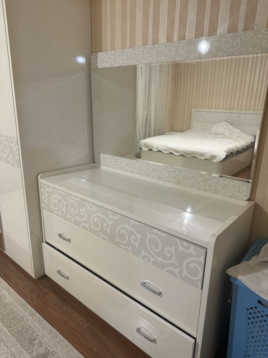 Продам спальный гарнитур