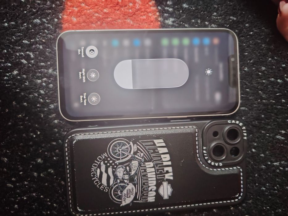 Продам айфон 13 белый