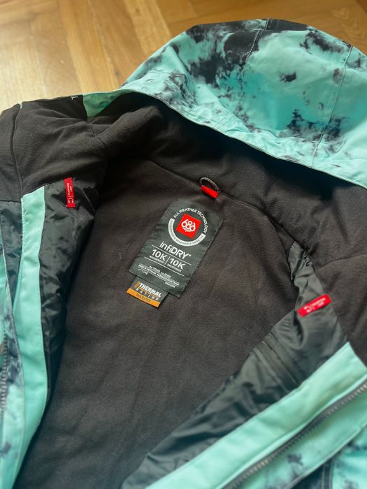 686 Foundation insulated snowboard jacket