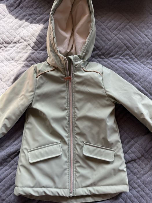 Продам детскую куртку на девочку