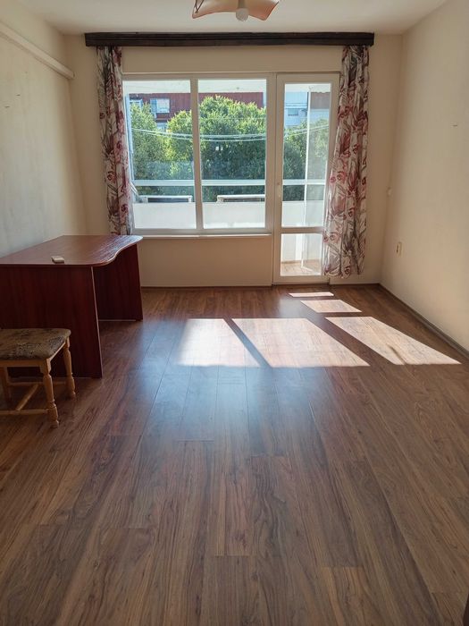 Дава се под наем Тристаен апартамент в Варна, Аспарухово - 100 кв.м за 469.2 € - Снимка #1