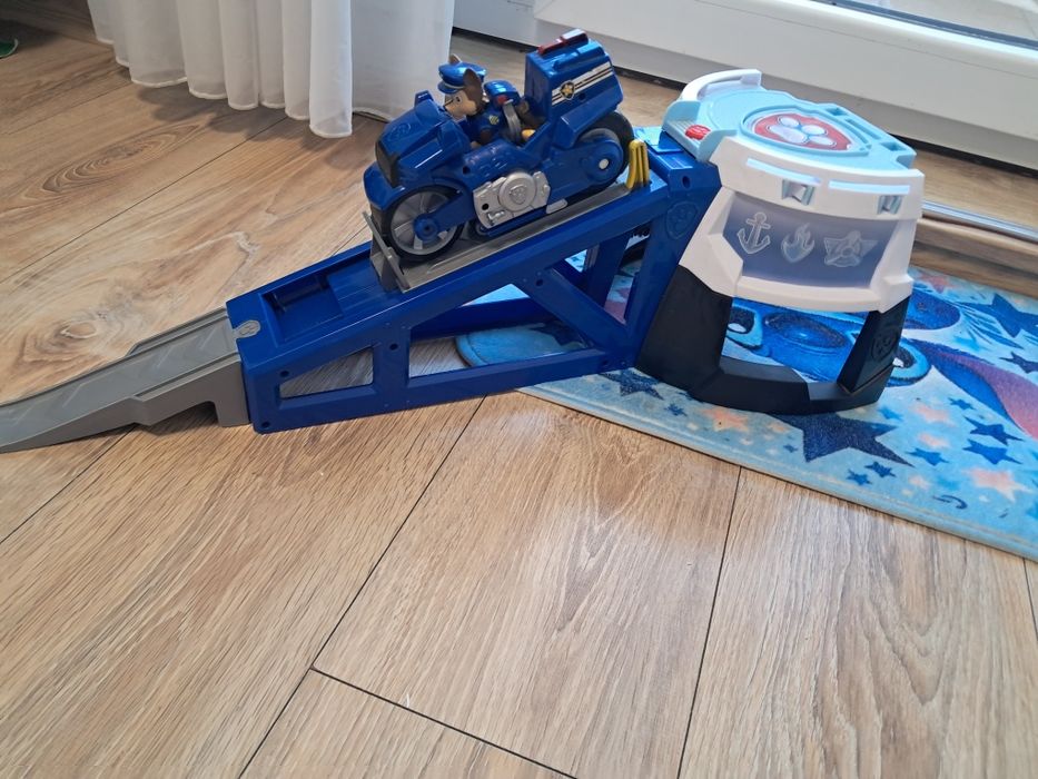 Пистата на Чейс, с мотора и кученцето