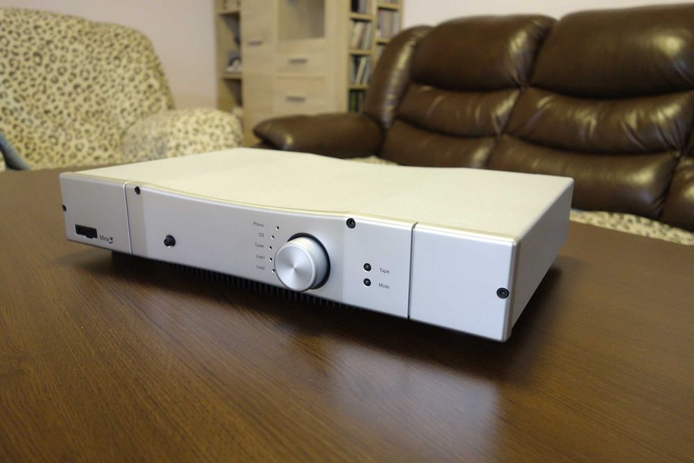 Rega Mira 3 - английски усилвател