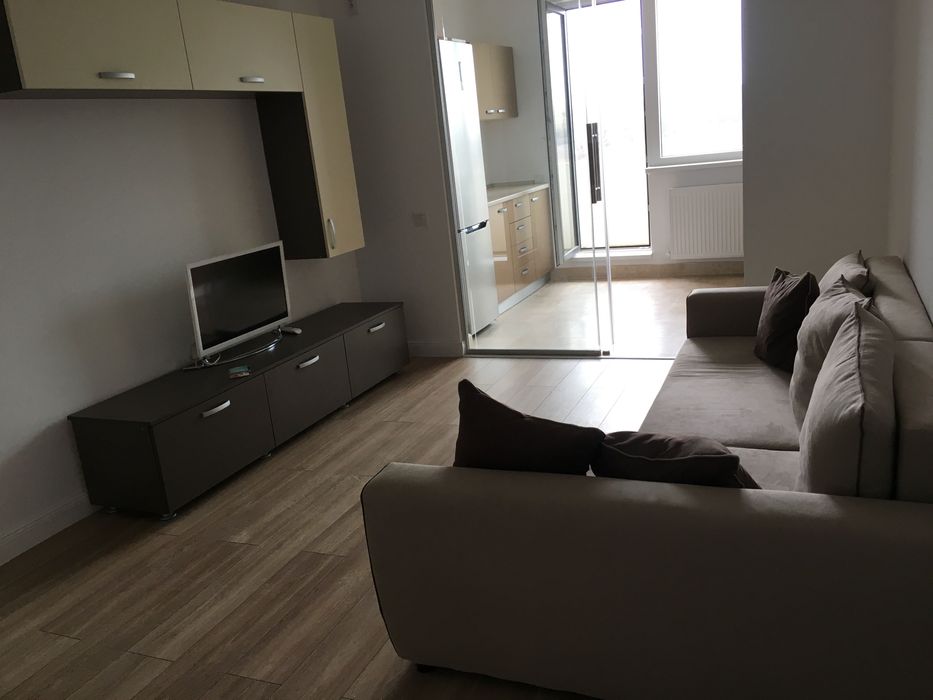 Închiriez apartament cu 2 camere