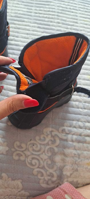 Ботиночки на зиму на мальчика 1-2годика