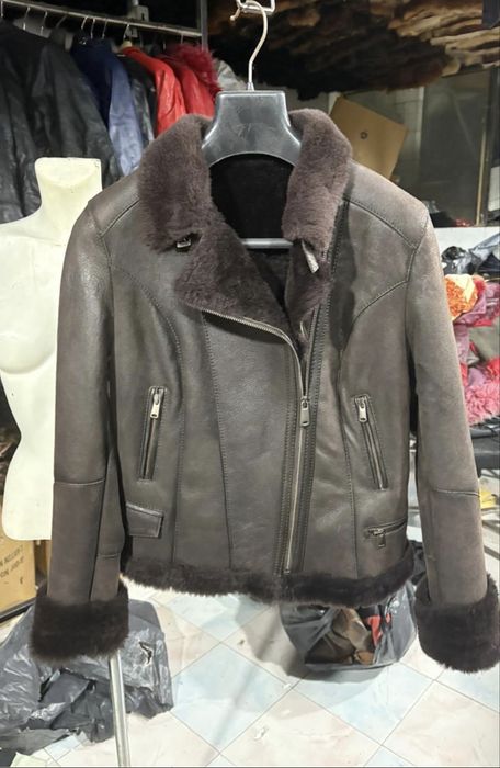 РАЗПРОДАЖБА палта от естествен косъм и кожени якета манто