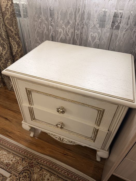 Прикроватные тумбы