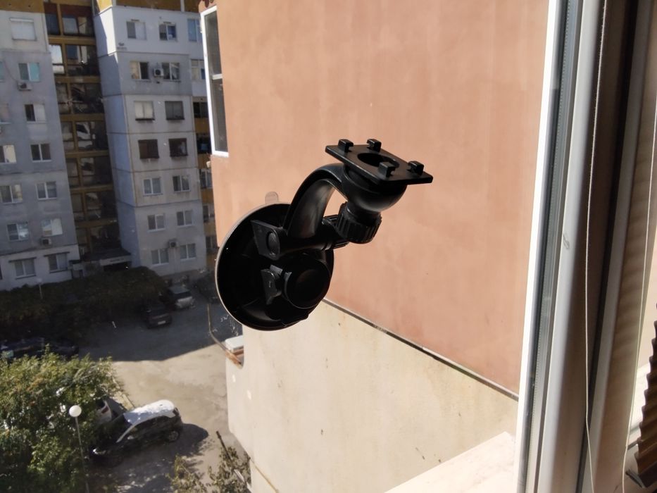 Оригинална немска стандартна стойка за захващане на  джипиес в колата