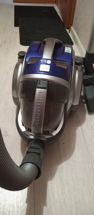 Продам пылесос Компрессорный