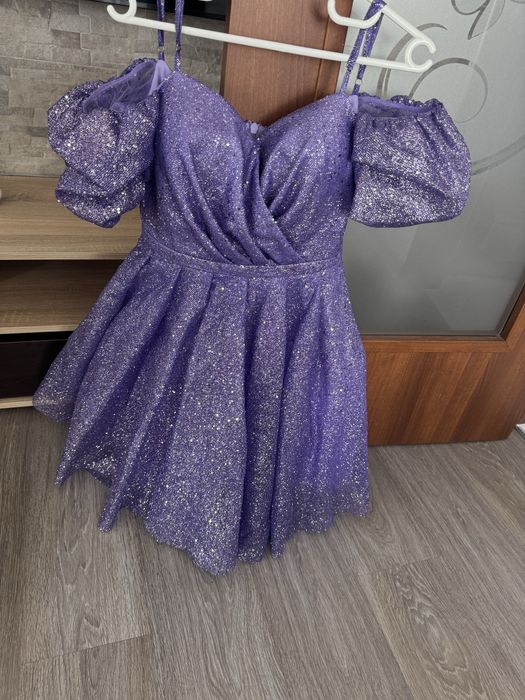 Офицялна рокля за вашия повод .