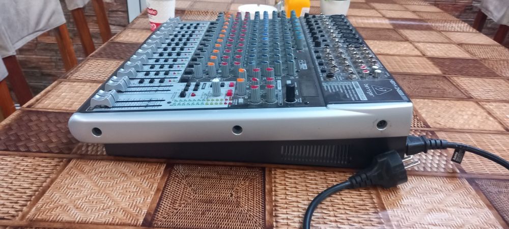 behringer пулт смесител