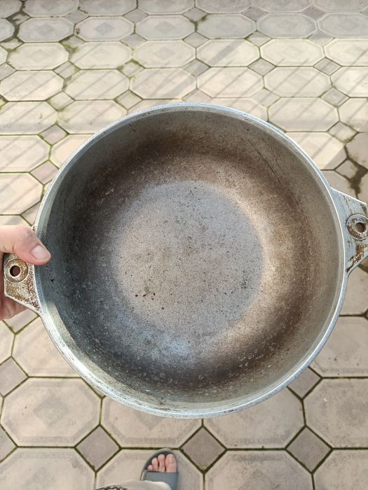 Казаны для приготовления пищи.