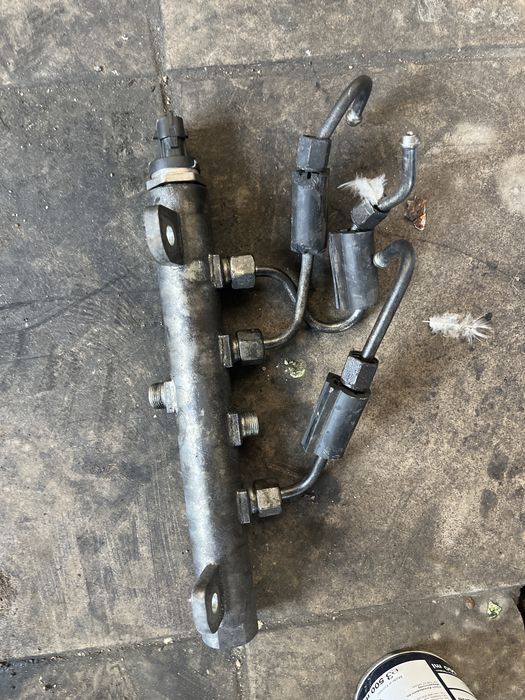 rampa injectoare cu senzor opel insignia 2.0d euro 5