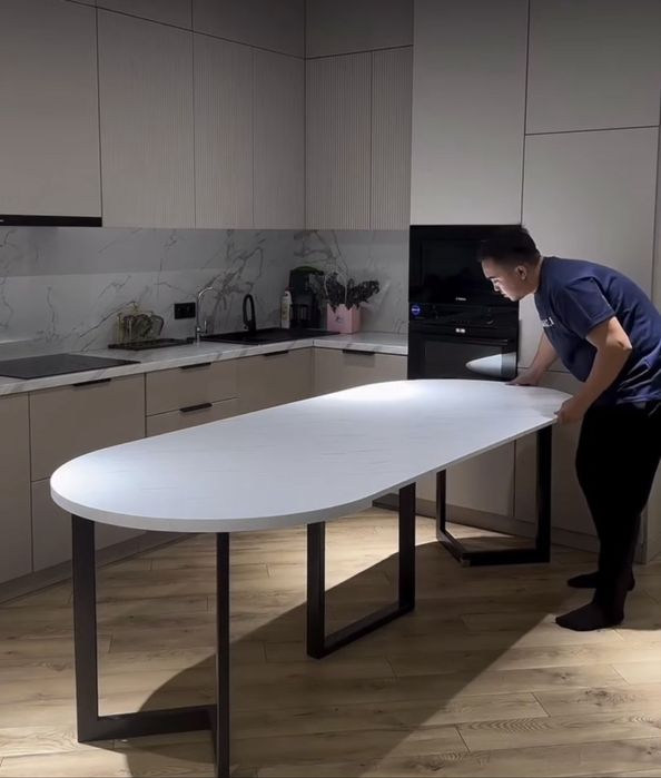 Продается стол трансформер почти новый