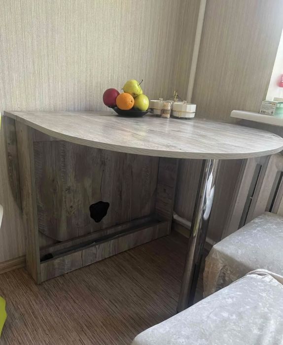 Продам стол кухонный