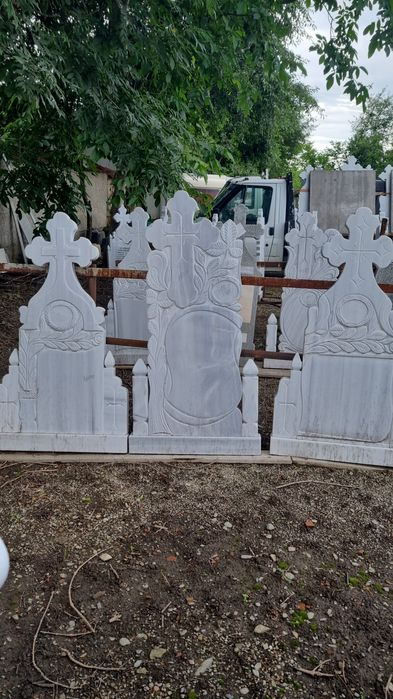 Monumente funerare, cruci marmură, granit ,mozaic