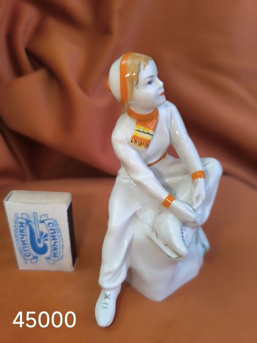 Статуэтки, фарфор