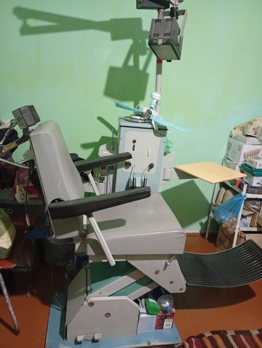 Stomatologichski kreslo aparat kompresor