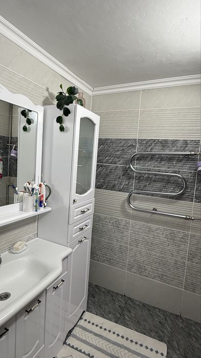 Продается пятикомнатная квартира.