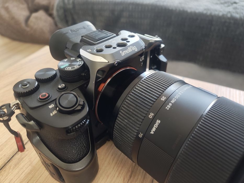 Sony A7IV с обектив