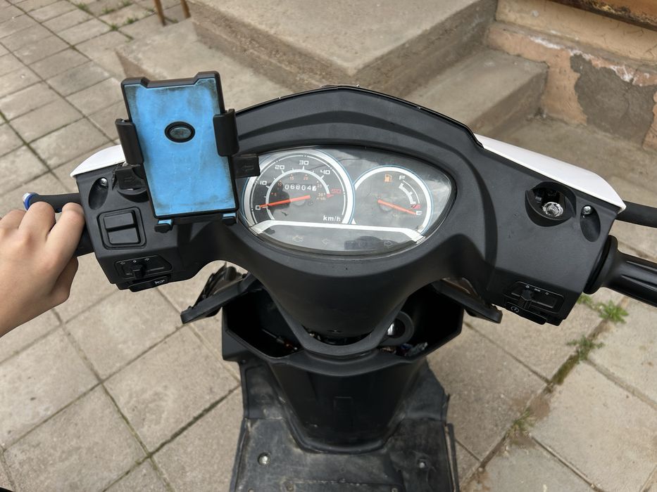 Мопед продается обмен телефон начиная с 12 про