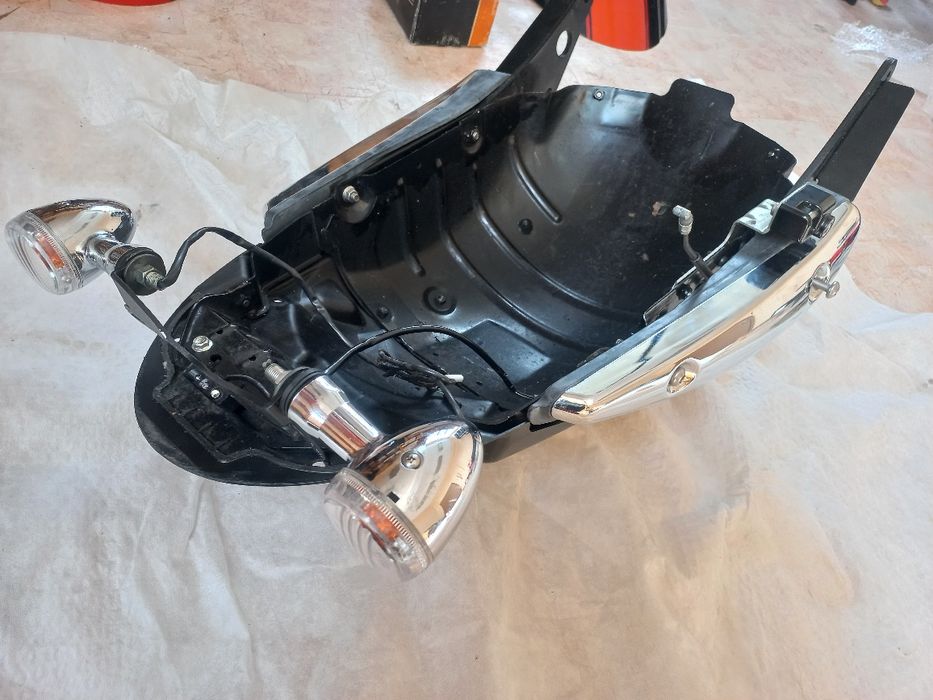 Suzuki M1800 Intruder M109R Boulevard Заден калник стоп мигачи