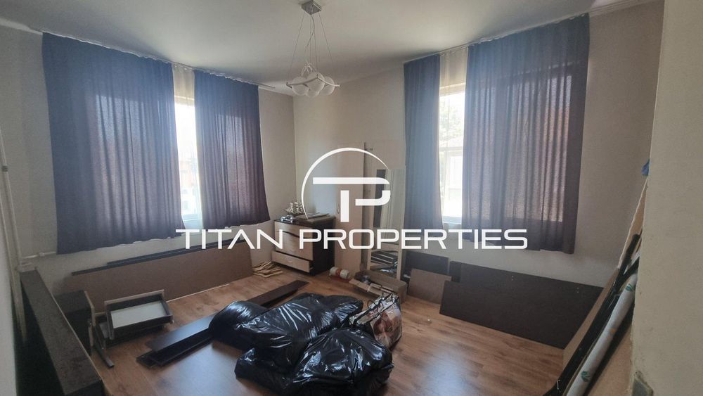 Продава се Четиристаен апартамент в Пловдив, Младежки Хълм - 120 кв.м за 2000 €/кв.м - Снимка #2