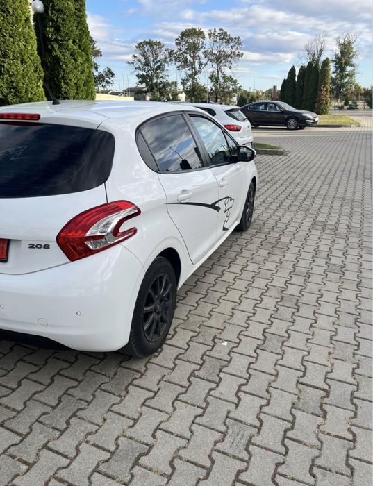 Peugeot 208 2015-1.2 benzina