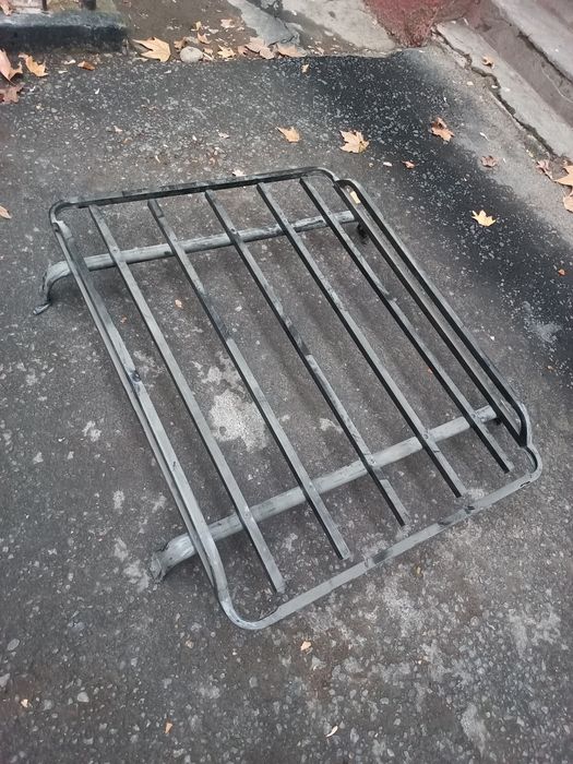 Bagaj mashina ustki qismi uchun holati ideal chang bosib turibdi..