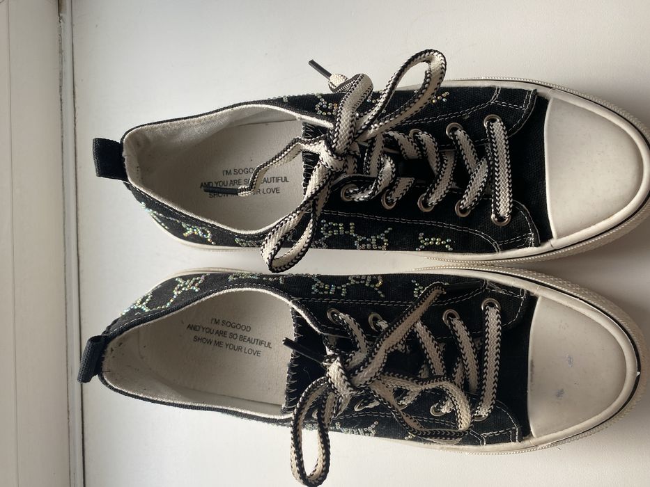 Кеды продаются (25 см)