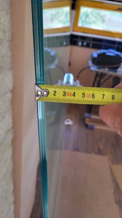 Ușă de sticlă cu toc pentru interior.