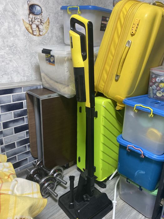 Вертикальный ручной пылесос Karcher