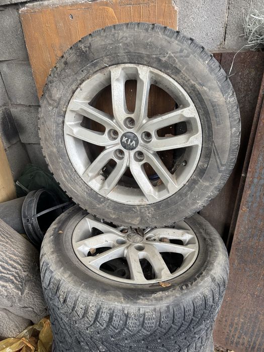 Продам диски с резиной R16 Оригинал Kia