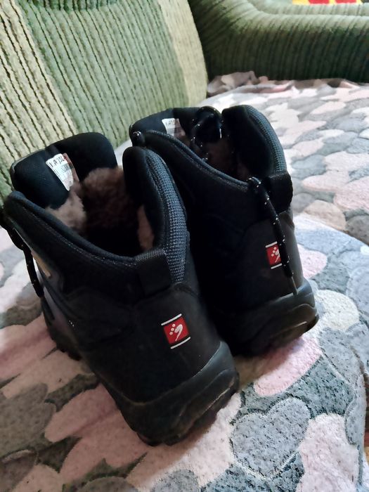 Продам ботинки зимние на мальчика