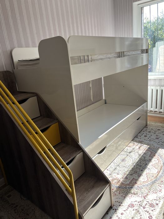 Детская кровать двухъярустная