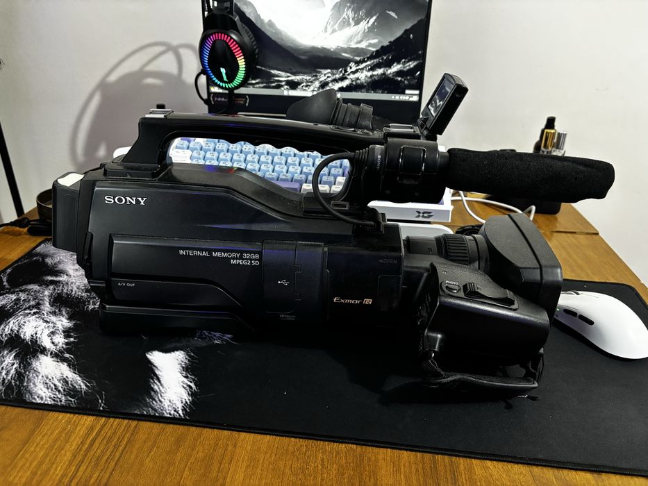 Профессиональная видеокамера Sony Handycam