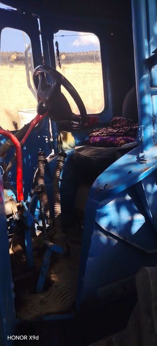 Traktor T28 sotiladi