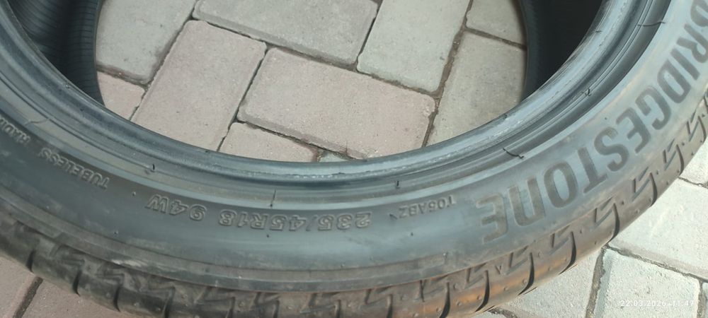 Продам летние шины 235/45/18