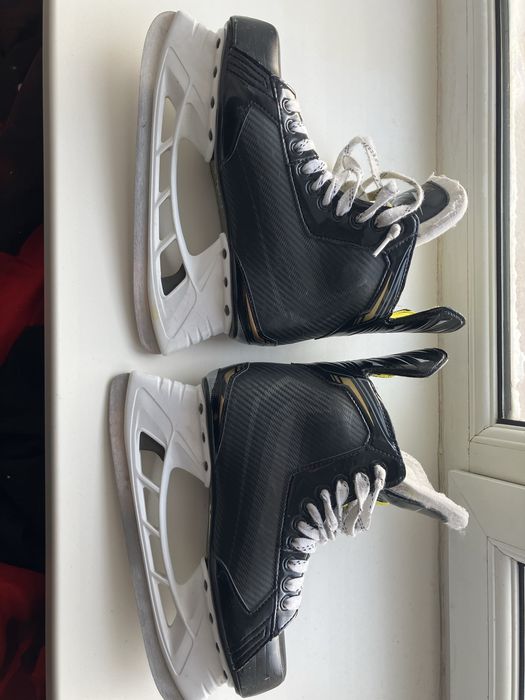 Продам коньки bauer
