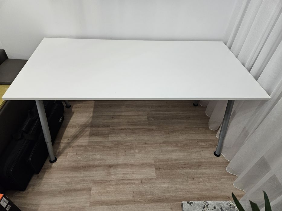 Birou Ikea reglabil pe înălțime