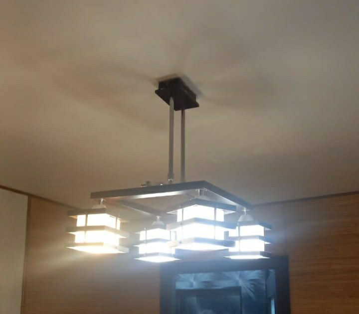 Продам люстру 7000