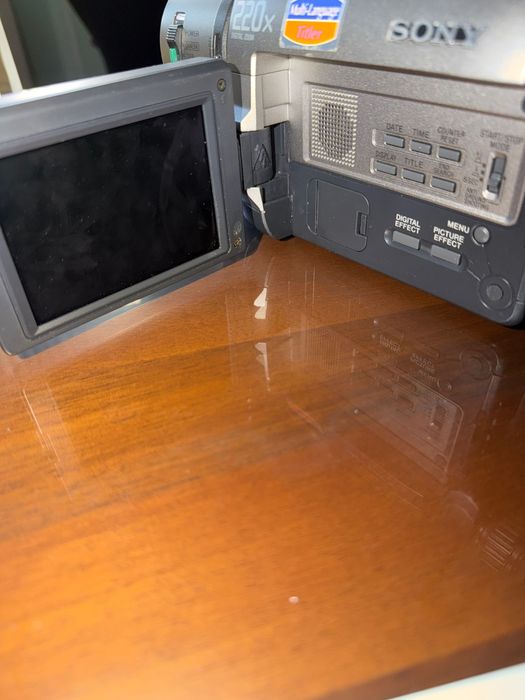 Продам видеокамеру Sony Handycam Vision