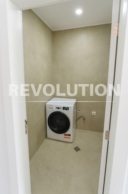 Дава се под наем Многостаен апартамент в к.к. Св.Св. Константин и Елена - 180 кв.м за 1895.16 € - Снимка #4